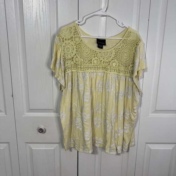 Liv Los Angeles Tops - Liv Los Angeles yellow white crochet embroidered short sleeve blouse size 3XL